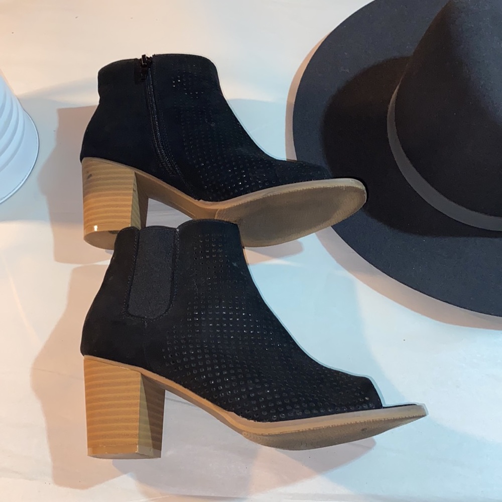 Jore Perforated Savvy Ankle Boots Size 7
